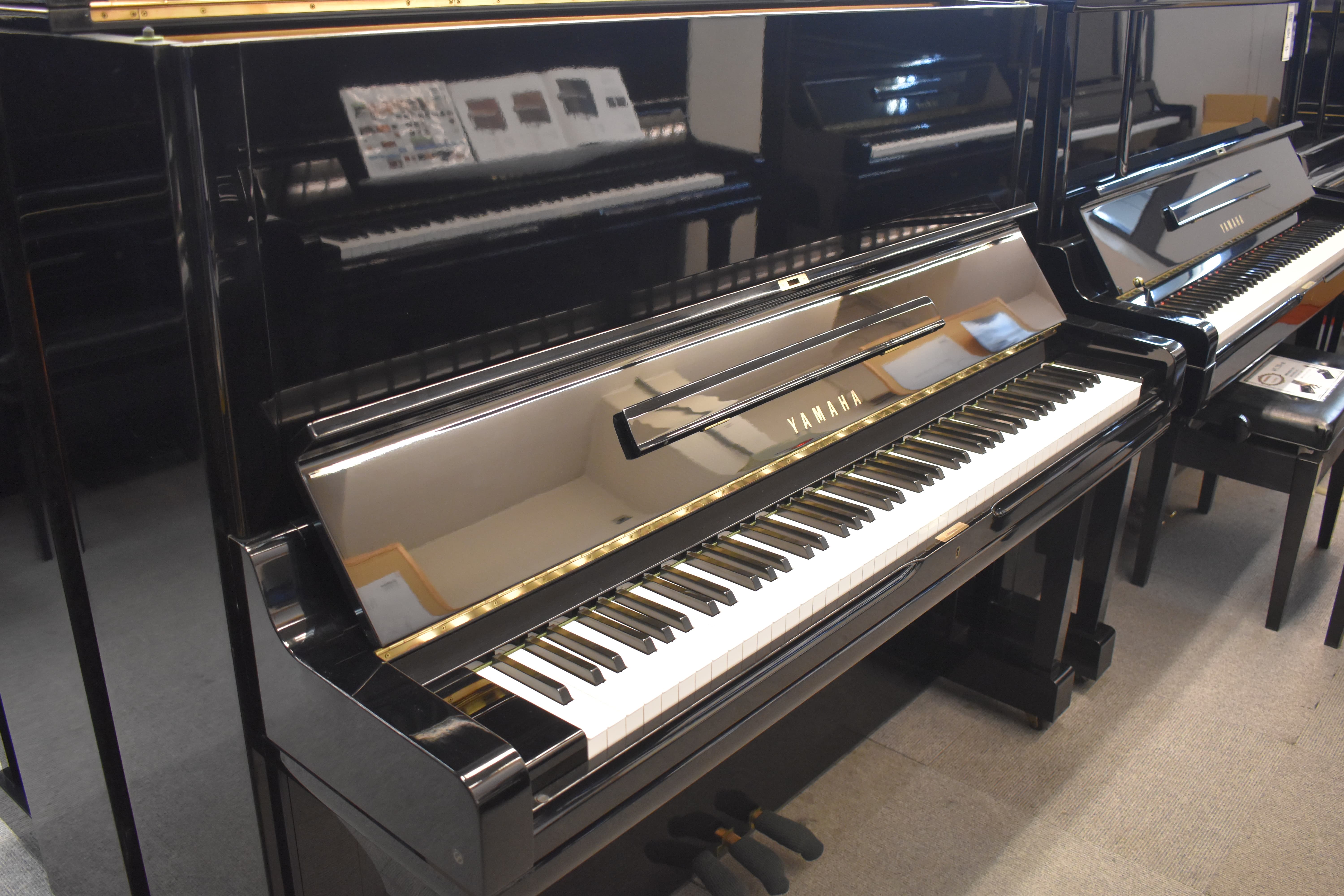 YAMAHA U3M